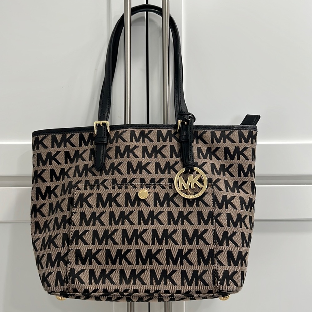 Michael Kors Front Pocket Classic Signature Tote Bag